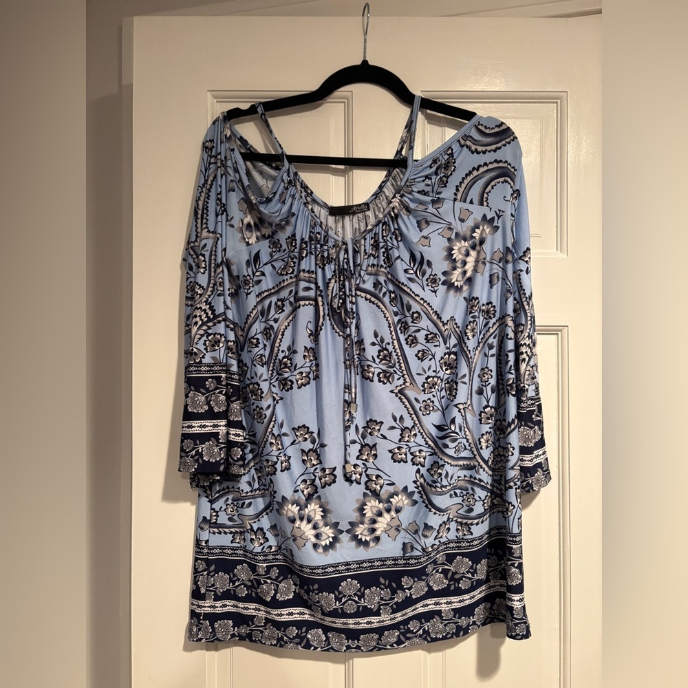 Long sleeve super soft 
Cold shoulder bell sleeve 
100% polyester